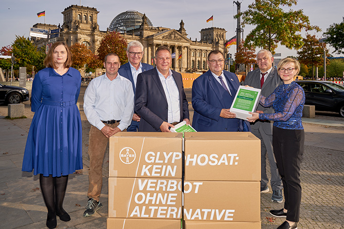 Bayer CropScience übergibt Petition an den Deutschen Bundestag