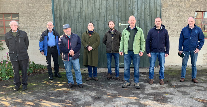 Landwirte und Gemeindevertreter auf dem Damianshof in Rommerskirchen