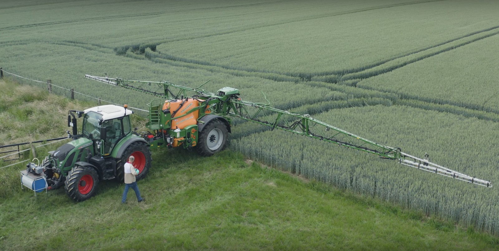 Spritzenreinigung auf dem Feld